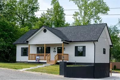 129 E Oakdale Street, Mount Airy, NC 27030 - Photo 1