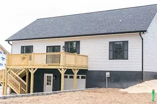 129 E Oakdale St, Mount Airy, NC 27030 - Photo 5