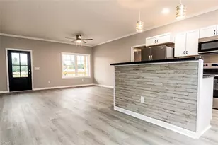 129 E Oakdale St, Mount Airy, NC 27030 - Photo 13