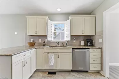 7640 Abington Drive, Kernersville, NC 27284 - Photo 9