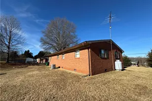 601 Meadowbrook Dr, King, NC 27021 - Photo 9