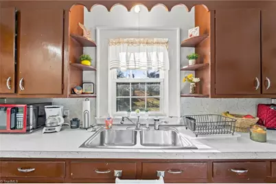 2622 Woodruff Avenue, High Point, NC 27265 - Photo 9