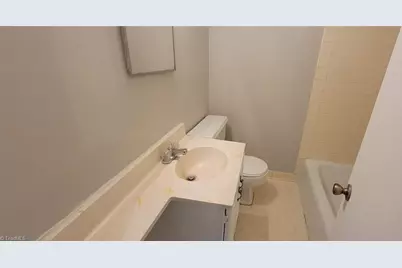 3923 Overland Heights #B, Greensboro, NC 27407 - Photo 7