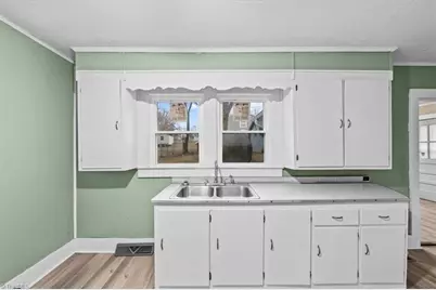 210 W Balfour Avenue, Asheboro, NC 27203 - Photo 11