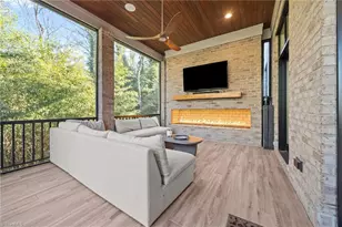 2108 Berkshire Ln, Greensboro, NC 27408 - Photo 15