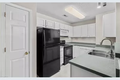 6112 Hedgecock Circle, High Point, NC 27265 - Photo 9