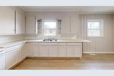 323 Coltrane Avenue, High Point, NC 27260 - Photo 9