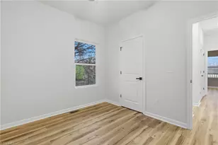 522 N Beaumont Ave, Burlington, NC 27217 - Photo 15