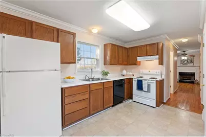 15 Wimbledon Lane, Greensboro, NC 27455 - Photo 9