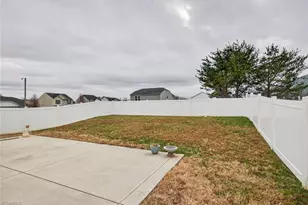 3828 Miller Dr, Greensboro, NC 27405 - Photo 5