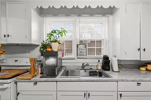 231 Dorothy St, High Point, NC 27262 - Photo 9