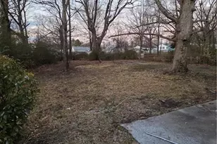 1915 Woodside Dr, Greensboro, NC 27401 - Photo 5