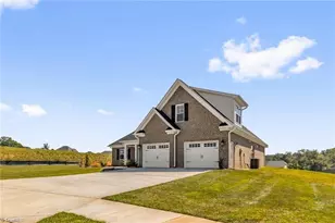 205 Grand Worth Wy, King, NC 27021 - Photo 3