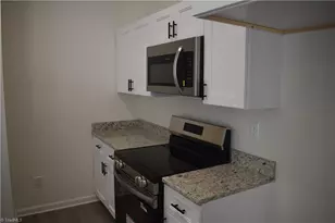 1015 Sharon St, High Point, NC 27260 - Photo 7