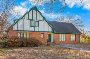 2016 Candelar Dr, High Point, NC 27265 - Photo 3