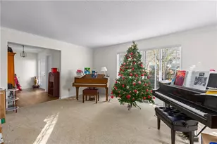 2016 Candelar Dr, High Point, NC 27265 - Photo 7