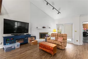 2016 Candelar Dr, High Point, NC 27265 - Photo 9