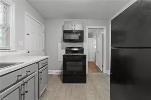 908 Lincoln St, Greensboro, NC 27401 - Photo 13