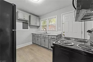 908 Lincoln St, Greensboro, NC 27401 - Photo 11