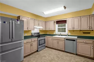 1034 Pine Knolls Rd, Kernersville, NC 27284 - Photo 15