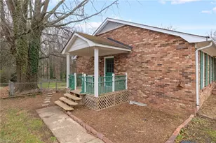 1034 Pine Knolls Rd, Kernersville, NC 27284 - Photo 5