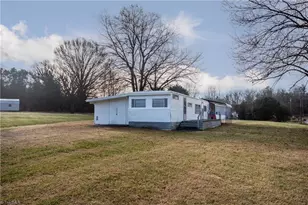 9140 Nc Hwy 90 E, Stony Point, NC 28678 - Photo 17