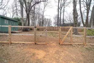 906 Chatfield Dr, Greensboro, NC 27410 - Photo 39