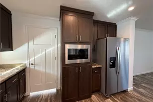 812 W Main St, Pilot Mountain, NC 27041 - Photo 9