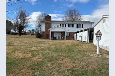 138 Highland Avenue, Mount Airy, NC 27030 - Photo 5