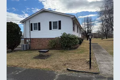 138 Highland Avenue, Mount Airy, NC 27030 - Photo 3