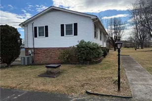 138 Highland Ave, Mount Airy, NC 27030 - Photo 3