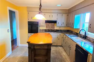 1524 Holly Cir, Wilkesboro, NC 28697 - Photo 11