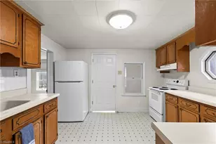 8290 Lake Ridge Dr, Clemmons, NC 27012 - Photo 11