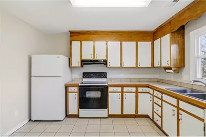 4 Wakerobin Court, Greensboro, NC 27407 - Photo 9