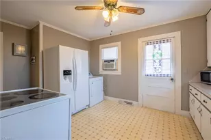 2660 W Pine St, Mount Airy, NC 27040 - Photo 9