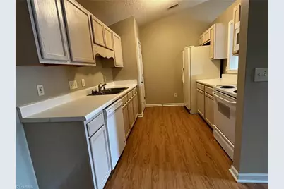 7135 Friendly Avenue, Greensboro, NC 27410 - Photo 3