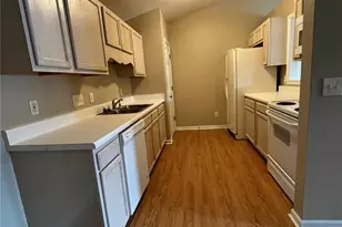 7135 Friendly Ave, Greensboro, NC 27410 - Photo 3