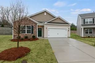 577 Forest Creek Dr, Winston-Salem, NC 27107 - Photo 3