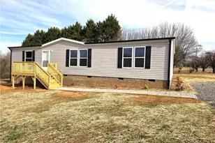 106 Lynnewood Dr, Mount Airy, NC 27030 - Photo 3