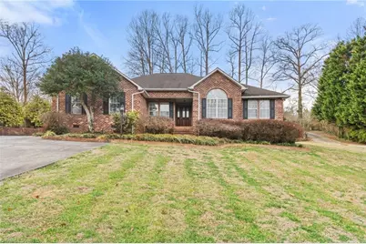 471 W Hunting Ridge Drive, Thomasville, NC 27360 - Photo 1