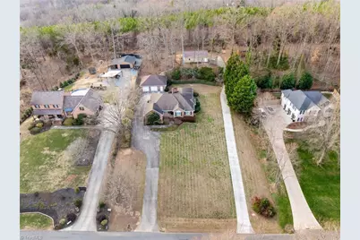 471 W Hunting Ridge Drive, Thomasville, NC 27360 - Photo 3