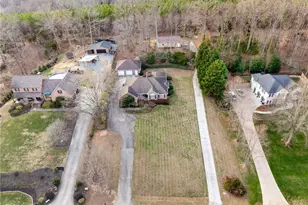 471 W Hunting Ridge Dr, Thomasville, NC 27360 - Photo 3