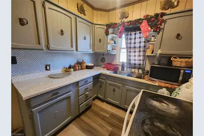 916 Liberty Drive, Thomasville, NC 27360 - Photo 7