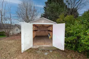 5114 Lawndale Dr, Greensboro, NC 27455 - Photo 47