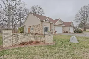 2425 Country Club Rd, Yadkinville, NC 27055 - Photo 3