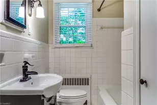 203 Elmwood Dr, Greensboro, NC 27408 - Photo 21