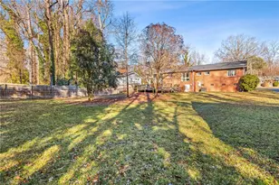 3015 Dellwood Dr, Greensboro, NC 27408 - Photo 37