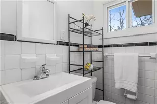 3015 Dellwood Dr, Greensboro, NC 27408 - Photo 31