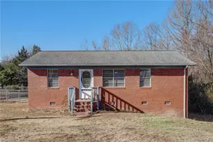 626 King St, Reidsville, NC 27320 - Photo 5