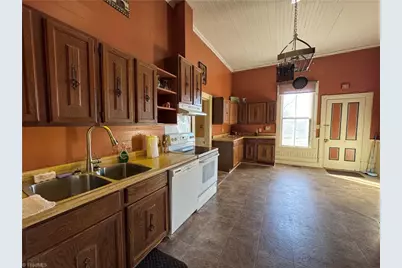 911 E Street, North Wilkesboro, NC 28659 - Photo 11